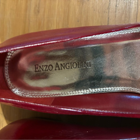 Enzo Angiolini Red Flats with Bow Detail - Picture 2 of 4